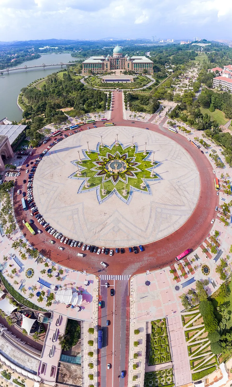Plaza Putra