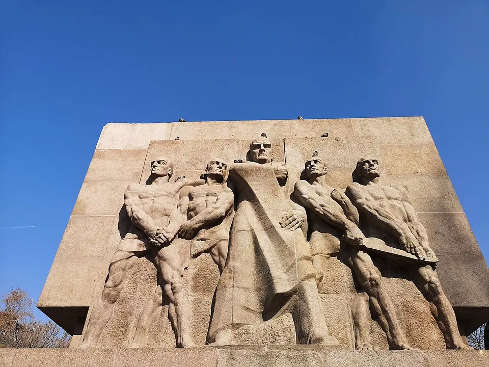Güvenlik Monument